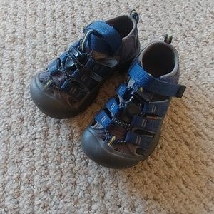Boys youth size 9 keen sandals